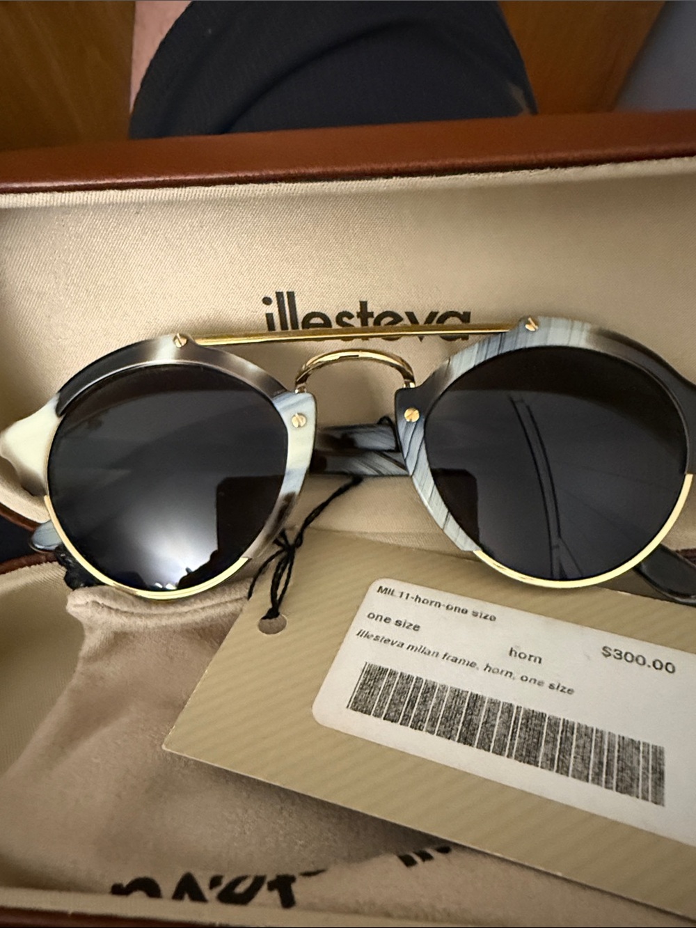 Illesteva Milan horn grey one size